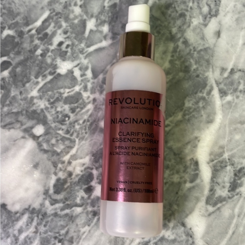 Revolution‎ Niacinamide Essence Spray
